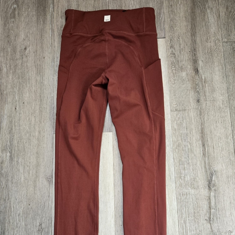 Vuori Stride Legging Size XS Maroon Color - Picture 3 of 6